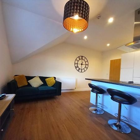 Roomy Penthouse 2 Double Bed Apartment - Spacious - Central Beeston - Free Secure Parking - Nottingham Exterior photo