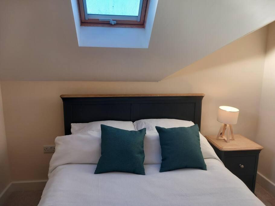 Roomy Penthouse 2 Double Bed Apartment - Spacious - Central Beeston - Free Secure Parking - Nottingham Exterior photo