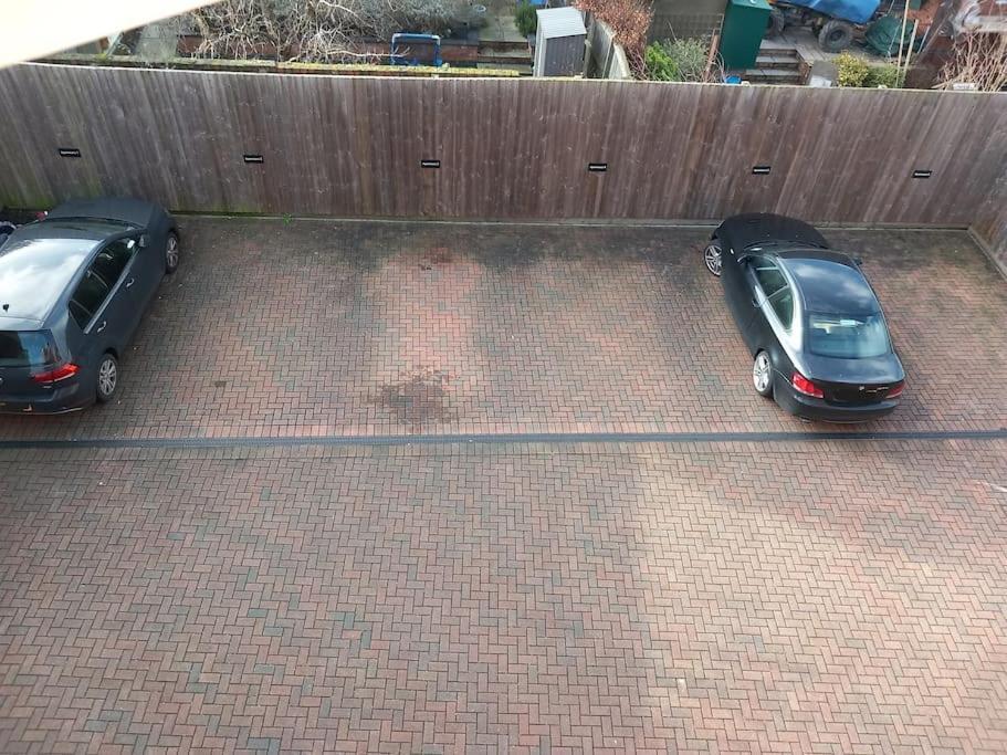 Roomy Penthouse 2 Double Bed Apartment - Spacious - Central Beeston - Free Secure Parking - Nottingham Exterior photo